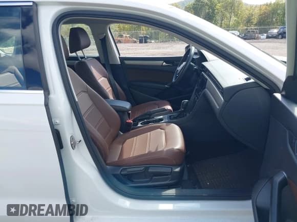 ✅ 2021 Volkswagen Passat SE • VIN: 1VWSA7A32MC003295 • Lot: 43311970. Listed on IAAI with 26,869 mi. Free auction sales archive from the USA and detailed vehicle history report at DreamBid. Image 5.