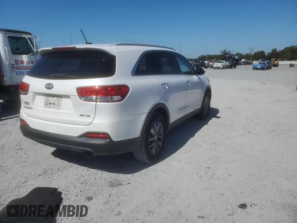 ✅ 2017 Kia Sorento LX • VIN: 5XYPG4A50HG197432 • Лот: 90760055. Опубликован ранее на Copart с пробегом 99 882 миль. Бесплатный доступ к архиву аукционных продаж из США и подробный отчёт об истории автомобиля на DreamBid. Изображение 3.