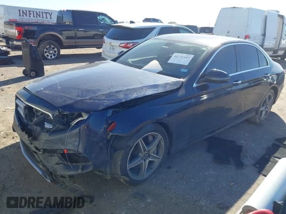 ✅ 2019 Mercedes-Benz E 300 • VIN: WDDZF4JB5KA523255 • Lot: 41731107. Listed on IAAI with 22,065 mi. Free auction sales archive from the USA and detailed vehicle history report at DreamBid. Image 2.
