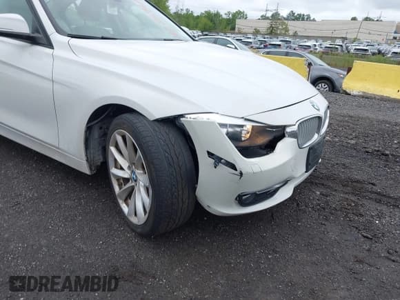 ✅ 2012 BMW 3 Series 328i • VIN: WBA3A5C57CF341151 • Lot: 42259279. Wystawiony na IAAI z przebiegiem 70 035 mil. Bezpłatny archiwum sprzedaży aukcyjnych z USA i szczegółowy raport historii pojazdu na DreamBid. Zdjęcie 6.