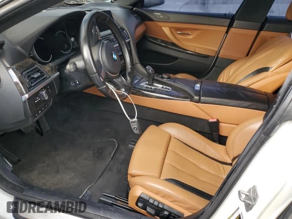 ✅ 2016 BMW 6 Series 650i xDrive • VIN: WBA6D6C59GG387896 • Lot: 50158365. Wystawiony na Copart z przebiegiem Nie podano. Bezpłatny archiwum sprzedaży aukcyjnych z USA i szczegółowy raport historii pojazdu na DreamBid. Zdjęcie 7.