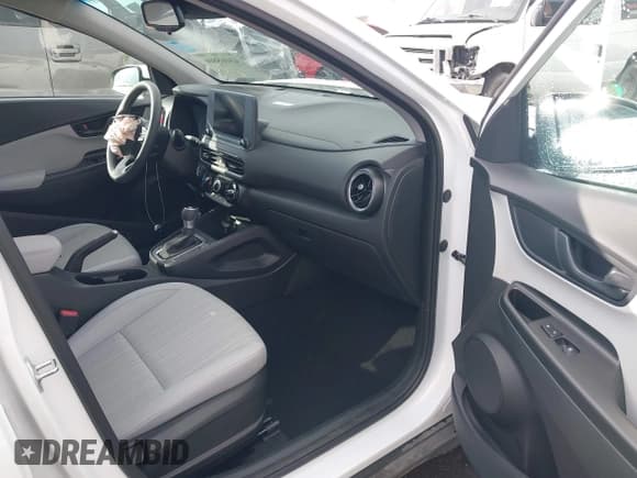 ✅ 2023 Hyundai Kona SEL • VIN: KM8K6CAB4PU937635 • Лот: 43465806. Опубликован ранее на IAAI с пробегом 28 375 миль. Бесплатный доступ к архиву аукционных продаж из США и подробный отчёт об истории автомобиля на DreamBid. Изображение 5.