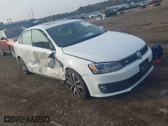 ✅ 2014 Volkswagen Jetta GLI • VIN: 3VW4T7AJ7EM385194 • Lot: 43765495. Wystawiony na IAAI z przebiegiem 151 140 mil. Bezpłatny archiwum sprzedaży aukcyjnych z USA i szczegółowy raport historii pojazdu na DreamBid. Zdjęcie 1.