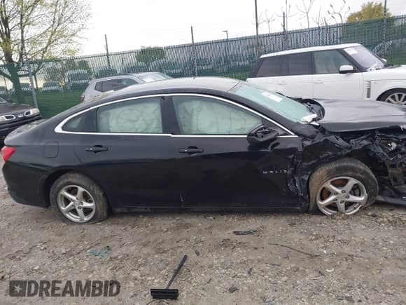 2018 Chevrolet Malibu LS z VIN 1G1ZC5ST3JF161064, wystawiony jako IAAI lot #42008987 z przebiegiem 72 911 mil mil oraz . Historia ofert i sprzedaży dostępna na DreamBid. Obrazek 12.