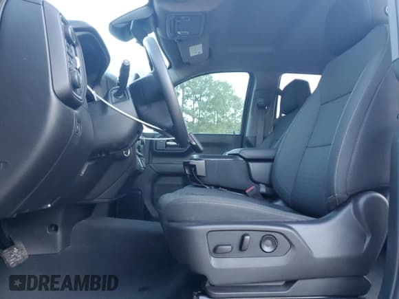 ✅ 2022 Chevrolet Silverado 1500 Custom • VIN: 1GCPDBEK9NZ611995 • Lot: 82322565. Wystawiony na Copart z przebiegiem 27 929 mil. Bezpłatny archiwum sprzedaży aukcyjnych z USA i szczegółowy raport historii pojazdu na DreamBid. Zdjęcie 7.