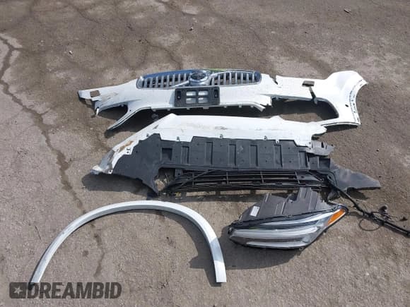 ✅ 2024 Volvo XC90 Plus Bright Theme • VIN: YV4H60CE6R1237976 • Lot: 41536582. Listed on IAAI with 5,012 mi. Free auction sales archive from the USA and detailed vehicle history report at DreamBid. Image 11.