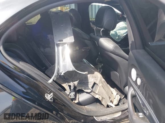 ✅ 2019 Mercedes-Benz E 300 • VIN: WDDZF4JB7KA577172 • Lot: 42500281. Wystawiony na IAAI z przebiegiem Nie podano. Bezpłatny archiwum sprzedaży aukcyjnych z USA i szczegółowy raport historii pojazdu na DreamBid. Zdjęcie 8.