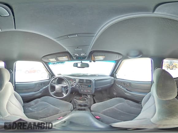 ✅ 2001 Chevrolet Blazer LT • VIN: 1GNDT13W412198237 • Lot: 88737605. Wystawiony na Copart z przebiegiem 202 398 mil. Bezpłatny archiwum sprzedaży aukcyjnych z USA i szczegółowy raport historii pojazdu na DreamBid. Zdjęcie 14.