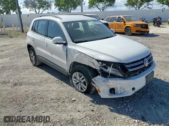 ✅ 2015 Volkswagen Tiguan SEL • VIN: WVGBV7AX4FW103261 • Lot: 87437145. Wystawiony na Copart z przebiegiem 107 883 mil. Bezpłatny archiwum sprzedaży aukcyjnych z USA i szczegółowy raport historii pojazdu na DreamBid. Zdjęcie 14.