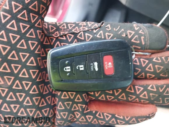 ✅ 2018 Toyota Camry XSE • VIN: 4T1BZ1HK1JU504220 • Lot: 42149232. Listed on IAAI with 101,051 mi. Free auction sales archive from the USA and detailed vehicle history report at DreamBid. Image 11.