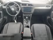 ✅ 2020 Volkswagen Tiguan SE • VIN: 3VV2B7AXXLM006429 • Lot: 90923525. Wystawiony na Copart z przebiegiem 66 300 mil. Bezpłatny archiwum sprzedaży aukcyjnych z USA i szczegółowy raport historii pojazdu na DreamBid. Zdjęcie 8.