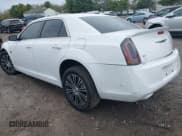 ✅ 2013 Chrysler 300 S • VIN: 2C3CCAGT5DH733211 • Lot: 42029043. Wystawiony na IAAI z przebiegiem 144 414 mil. Bezpłatny archiwum sprzedaży aukcyjnych z USA i szczegółowy raport historii pojazdu na DreamBid. Zdjęcie 3.