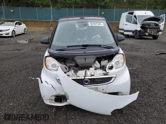 ✅ 2013 Smart fortwo Passion • VIN: WMEEK3BAXDK659870 • Lot: 86387504. Wystawiony na Copart z przebiegiem 72 638 mil. Bezpłatny archiwum sprzedaży aukcyjnych z USA i szczegółowy raport historii pojazdu na DreamBid. Zdjęcie 5.