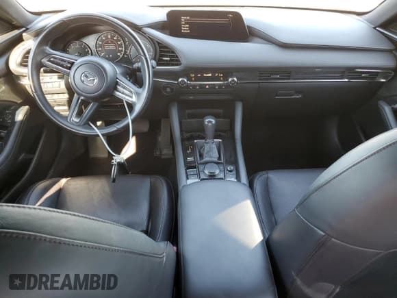 ✅ 2019 Mazda 3 Premium • VIN: JM1BPBNM4K1125558 • Лот: 70306565. Опубликован ранее на Copart с пробегом 48 060 миль. Бесплатный доступ к архиву аукционных продаж из США и подробный отчёт об истории автомобиля на DreamBid. Изображение 8.