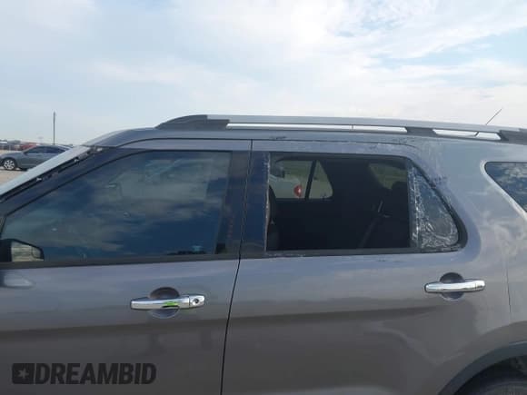 ✅ 2013 Ford Explorer XLT • VIN: 1FM5K7D82DGC60353 • Lot: 43301115. Wystawiony na IAAI z przebiegiem Nie podano. Bezpłatny archiwum sprzedaży aukcyjnych z USA i szczegółowy raport historii pojazdu na DreamBid. Zdjęcie 6.