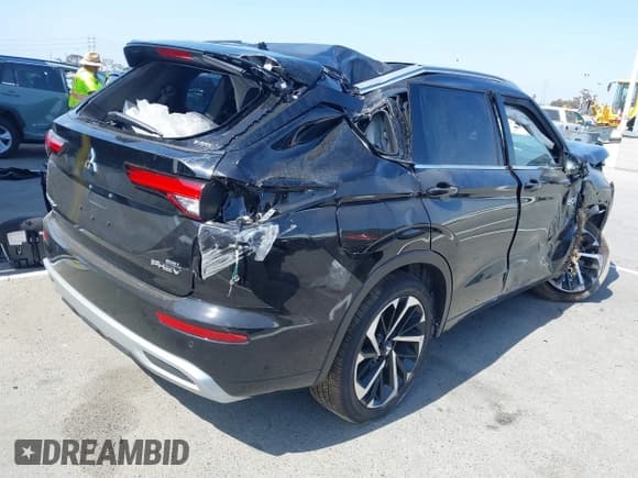 ✅ 2025 Mitsubishi Outlander SEL • VIN: JA4T5WA98SZ010539 • Lot: 42500303. Listed on IAAI with 2,224 mi. Free auction sales archive from the USA and detailed vehicle history report at DreamBid. Image 4.