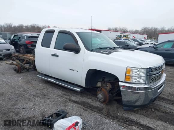 ✅ 2013 Chevrolet Silverado 2500HD Work Truck • VIN: 1GC2KVCG8DZ253237 • Lot: 41149947. Wystawiony na IAAI z przebiegiem 326 965 mil. Bezpłatny archiwum sprzedaży aukcyjnych z USA i szczegółowy raport historii pojazdu na DreamBid. Zdjęcie 1.