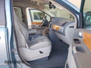 ✅ 2010 Chrysler Town & Country Limited • VIN: 2A4RR7DX4AR451835 • Lot: 42292260. Wystawiony na IAAI z przebiegiem 184 666 mil. Bezpłatny archiwum sprzedaży aukcyjnych z USA i szczegółowy raport historii pojazdu na DreamBid. Zdjęcie 5.