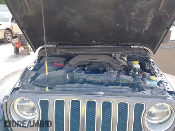 ✅ 2018 Jeep Wrangler Unlimited Sahara • VIN: 1C4HJXEG1JW159817 • Lot: 42565032. Wystawiony na IAAI z przebiegiem 158 695 mil. Bezpłatny archiwum sprzedaży aukcyjnych z USA i szczegółowy raport historii pojazdu na DreamBid. Zdjęcie 10.