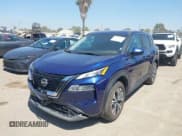 ✅ 2023 Nissan Rogue SV • VIN: 5N1BT3BB6PC945412 • Lot: 42872013. Wystawiony na IAAI z przebiegiem 44 999 mil. Bezpłatny archiwum sprzedaży aukcyjnych z USA i szczegółowy raport historii pojazdu na DreamBid. Zdjęcie 2.