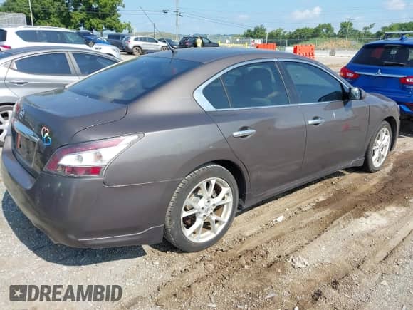 2012 Nissan Maxima S z VIN 1N4AA5APXCC853542, wystawiony jako IAAI lot #42746342 z przebiegiem 227 384 mil mil oraz . Historia ofert i sprzedaży dostępna na DreamBid. Obrazek 4.