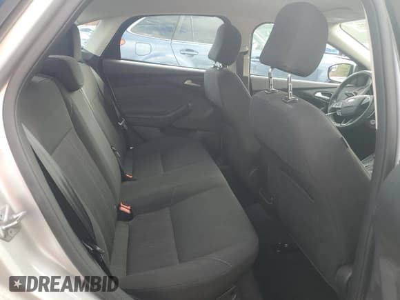 ✅ 2016 Ford Focus SE • VIN: 1FADP3F26GL388986 • Lot: 87373005. Wystawiony na Copart z przebiegiem 40 973 mil. Bezpłatny archiwum sprzedaży aukcyjnych z USA i szczegółowy raport historii pojazdu na DreamBid. Zdjęcie 10.