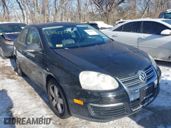 ✅ 2008 Volkswagen Jetta SE • VIN: 3VWRZ71K98M089823 • Lot: 43860020. Wystawiony na IAAI z przebiegiem 102 125 mil. Bezpłatny archiwum sprzedaży aukcyjnych z USA i szczegółowy raport historii pojazdu na DreamBid. Zdjęcie 1.