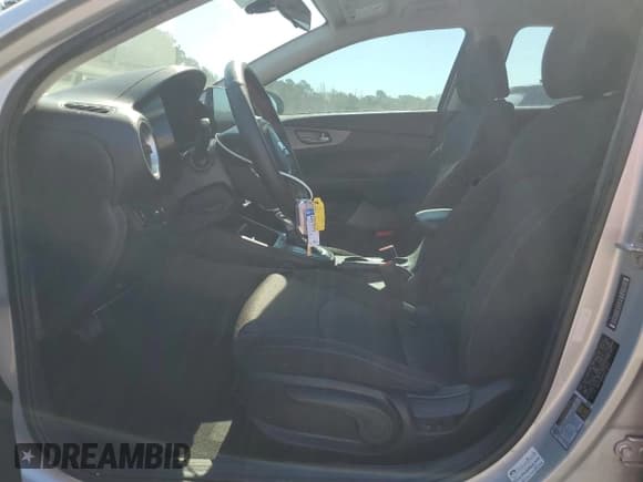 ✅ 2019 Kia Forte LXS • VIN: 3KPF24AD5KE072061 • Lot: 70689195. Wystawiony na Copart z przebiegiem 106 684 mil. Bezpłatny archiwum sprzedaży aukcyjnych z USA i szczegółowy raport historii pojazdu na DreamBid. Zdjęcie 7.