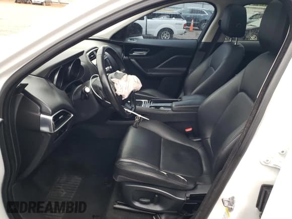 ✅ 2018 Jaguar F-Pace 30t Premium • VIN: SADCJ2GXXJA235675 • Лот: 63371605. Опубликован ранее на Copart с пробегом 108 346 миль. Бесплатный доступ к архиву аукционных продаж из США и подробный отчёт об истории автомобиля на DreamBid. Изображение 7.