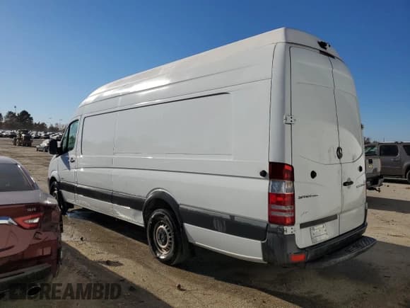✅ 2016 Mercedes-Benz Sprinter Cargo Worker • VIN: WD3PE8CD7GP199816 • Лот: 75746323. Опубликован ранее на Copart с пробегом 260 478 миль. Бесплатный доступ к архиву аукционных продаж из США и подробный отчёт об истории автомобиля на DreamBid. Изображение 2.