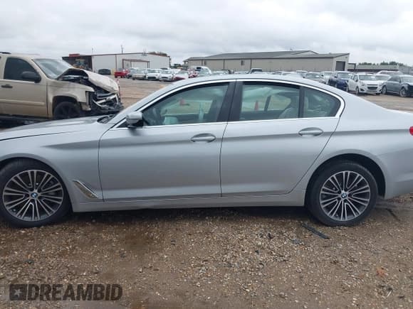 ✅ 2019 BMW 5 Series 530i • VIN: WBAJA5C51KWW22318 • Лот: 43304765. Опубликован ранее на IAAI с пробегом Не указан. Бесплатный доступ к архиву аукционных продаж из США и подробный отчёт об истории автомобиля на DreamBid. Изображение 14.