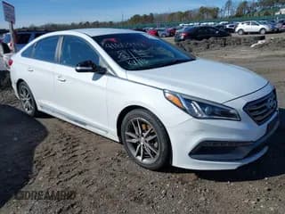 ✅ 2017 Hyundai Sonata Sport • VIN: 5NPE34AB3HH550120 • Lot: 41603498. Wystawiony na IAAI z przebiegiem 61 581 mil. Bezpłatny archiwum sprzedaży aukcyjnych z USA i szczegółowy raport historii pojazdu na DreamBid. Zdjęcie 1.