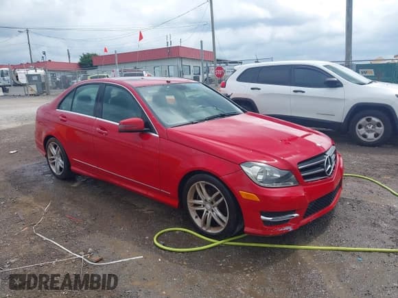 ✅ 2014 Mercedes-Benz C 250 Sport • VIN: WDDGF4HBXEA937729 • Lot: 42511941. Wystawiony na IAAI z przebiegiem Nie podano. Bezpłatny archiwum sprzedaży aukcyjnych z USA i szczegółowy raport historii pojazdu na DreamBid. Zdjęcie 1.