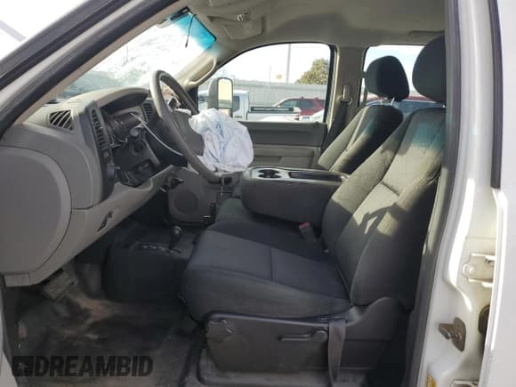 ✅ 2010 Chevrolet Silverado 2500HD • VIN: 1GC4KVB6XAF117464 • Лот: 46547615. Опубликован ранее на Copart с пробегом 133 929 миль. Бесплатный доступ к архиву аукционных продаж из США и подробный отчёт об истории автомобиля на DreamBid. Изображение 7.