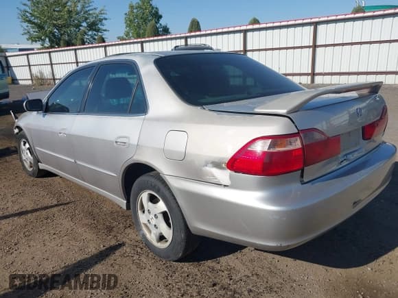 ✅ 1998 Honda Accord EX • VIN: 1HGCG5654WA080495 • Лот: 43043532. Опубликован ранее на IAAI с пробегом 185 339 миль. Бесплатный доступ к архиву аукционных продаж из США и подробный отчёт об истории автомобиля на DreamBid. Изображение 3.