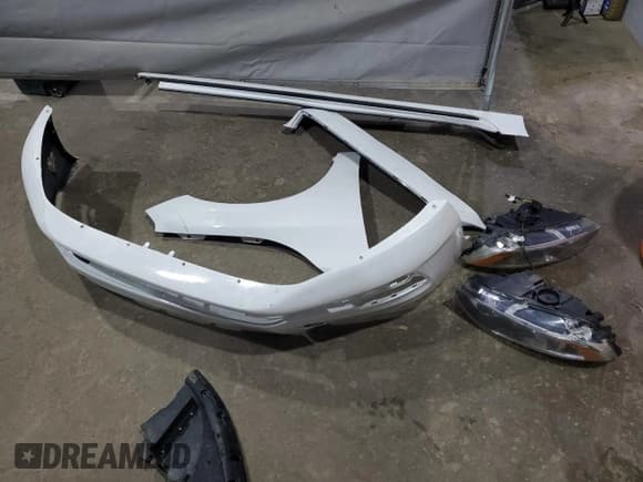 ✅ 2015 Volvo V60 • VIN: YV126MEA0F1201636 • Lot: 87406285. Listed on Copart with 105,684 mi. Free auction sales archive from the USA and detailed vehicle history report at DreamBid. Image 13.