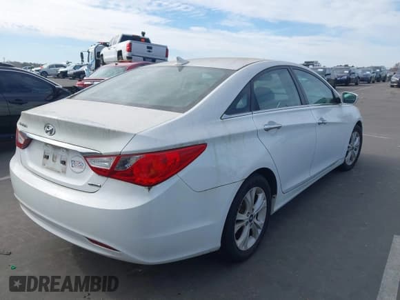 ✅ 2011 Hyundai Sonata SE • VIN: 5NPEC4AC9BH252087 • Лот: 43682411. Опубликован ранее на IAAI с пробегом 128 290 миль. Бесплатный доступ к архиву аукционных продаж из США и подробный отчёт об истории автомобиля на DreamBid. Изображение 4.
