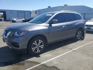 ✅ 2018 Nissan Pathfinder Platinum • VIN: 5N1DR2MN7JC676370 • Лот: 70718375. Опубликован ранее на Copart с пробегом 120 720 миль. Бесплатный доступ к архиву аукционных продаж из США и подробный отчёт об истории автомобиля на DreamBid. Изображение 1.