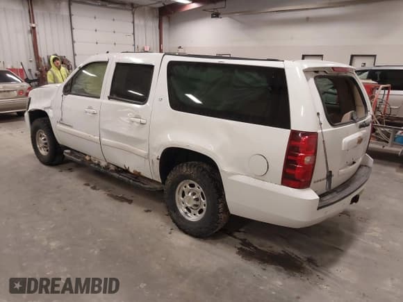 ✅ 2007 Chevrolet Suburban Commercial • VIN: 3GNGK26K97G294704 • Lot: 41884158. Wystawiony na IAAI z przebiegiem 187 857 mil. Bezpłatny archiwum sprzedaży aukcyjnych z USA i szczegółowy raport historii pojazdu na DreamBid. Zdjęcie 3.