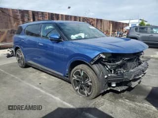 ✅ 2024 VinFast VF 9 • VIN: RLLV2CJA1RH000702 • Lot: 81436065. Wystawiony na Copart z przebiegiem 7 389 mil. Bezpłatny archiwum sprzedaży aukcyjnych z USA i szczegółowy raport historii pojazdu na DreamBid. Zdjęcie 4.