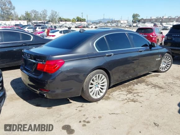 ✅ 2012 BMW 7 Series 750Li • VIN: WBAKB8C55CC962979 • Lot: 42784812. Wystawiony na IAAI z przebiegiem 167 852 mil. Bezpłatny archiwum sprzedaży aukcyjnych z USA i szczegółowy raport historii pojazdu na DreamBid. Zdjęcie 4.