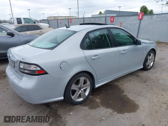 ✅ 2009 Saab 9-3 Touring • VIN: YS3FB49Y391010929 • Lot: 42148942. Wystawiony na IAAI z przebiegiem 176 832 mil. Bezpłatny archiwum sprzedaży aukcyjnych z USA i szczegółowy raport historii pojazdu na DreamBid. Zdjęcie 4.