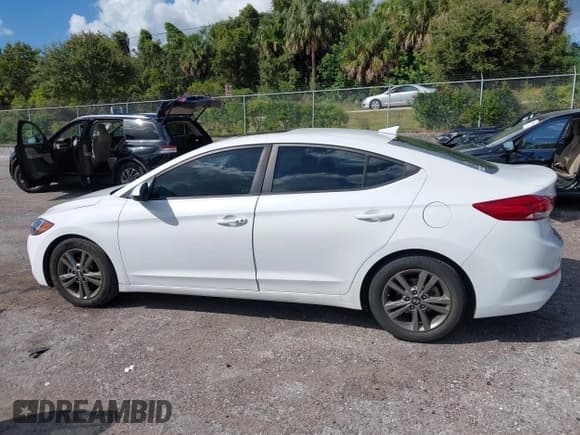 ✅ 2018 Hyundai Elantra Limited • VIN: 5NPD84LF3JH221520 • Лот: 43411072. Опубликован ранее на IAAI с пробегом 110 074 миль. Бесплатный доступ к архиву аукционных продаж из США и подробный отчёт об истории автомобиля на DreamBid. Изображение 14.