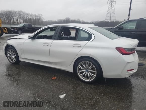 ✅ 2024 BMW 3 Series 330e xDrive • VIN: 3MW39FS04R8E39124 • Лот: 50041375. Опубликован ранее на Copart с пробегом 23 236 миль. Бесплатный доступ к архиву аукционных продаж из США и подробный отчёт об истории автомобиля на DreamBid. Изображение 2.
