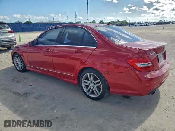 ✅ 2014 Mercedes-Benz C 250 Sport • VIN: WDDGF4HB9EA955252 • Лот: 92860885. Опубликован ранее на Copart с пробегом 93 110 миль. Бесплатный доступ к архиву аукционных продаж из США и подробный отчёт об истории автомобиля на DreamBid. Изображение 2.