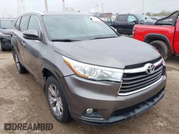 ✅ 2015 Toyota Highlander XLE • VIN: 5TDJKRFH0FS130429 • Lot: 43410601. Listed on IAAI with 54,647 mi. Free auction sales archive from the USA and detailed vehicle history report at DreamBid. Image 6.