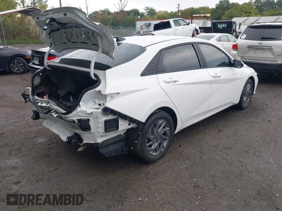✅ 2024 Hyundai Elantra SEL • VIN: KMHLM4DG8RU641513 • Lot: 43403885. Listed on IAAI with 33,573 mi. Free auction sales archive from the USA and detailed vehicle history report at DreamBid. Image 4.