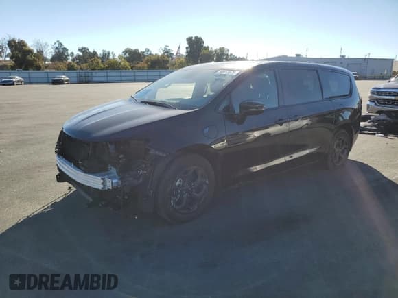 ✅ 2023 Chrysler Pacifica Hybrid Limited • VIN: 2C4RC1S73PR562795 • Lot: 90853075. Listed on Copart with 14,420 mi. Free auction sales archive from the USA and detailed vehicle history report at DreamBid. Image 1.