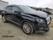 ✅ 2019 Lincoln MKC Standard • VIN: 5LMCJ1D98KUL37318 • Lot: 81398564. Wystawiony na Copart z przebiegiem 35 929 mil. Bezpłatny archiwum sprzedaży aukcyjnych z USA i szczegółowy raport historii pojazdu na DreamBid. Zdjęcie 4.