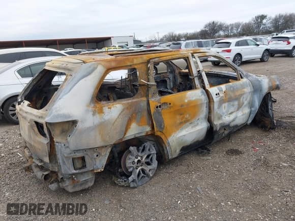 ✅ 2020 Jeep Grand Cherokee Overland • VIN: 1C4RJFCG6LC137608 • Lot: 41306755. Listed on IAAI with 125,973 mi. Free auction sales archive from the USA and detailed vehicle history report at DreamBid. Image 4.